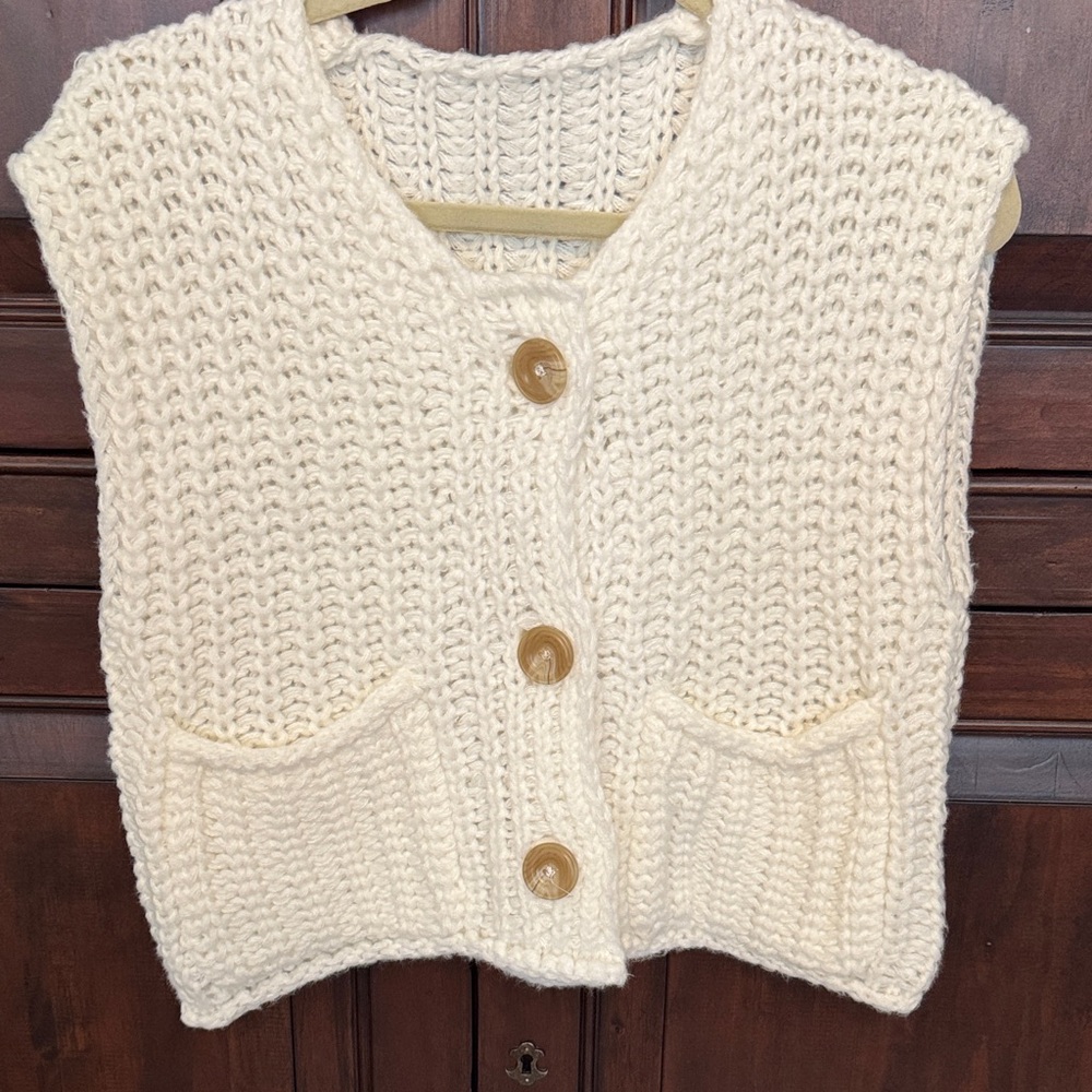 Elegant Cream Knit Cardigan Vest